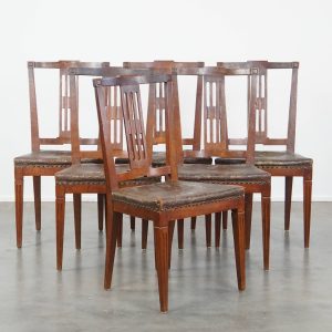 Unieke en karaktervolle set van 6 originele antieke Hollandse leren eetkamerstoelen met een mooi patroon en fantastische kleuren in de zittingen