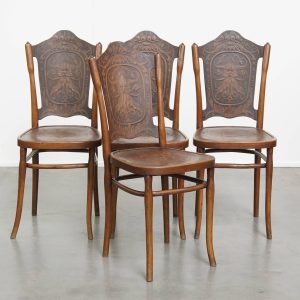 Set van 4 originele antieke Jacob en Josef Kohn bentwood design Thonet stoelen uit begin 20e eeuw met mooi snijwerk