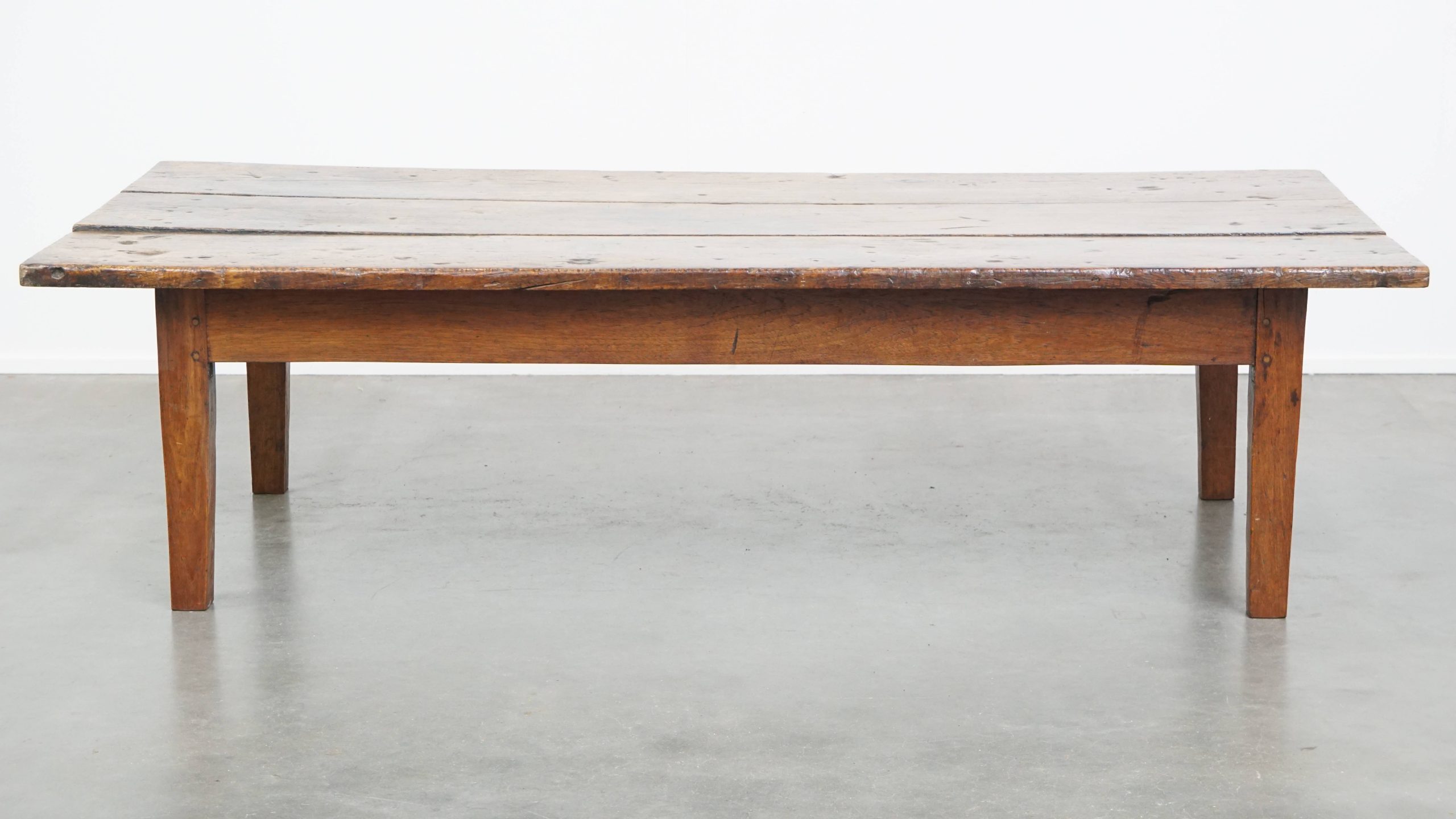 Grote maar elegante antieke salontafel van kastanjehout uit begin 19e eeuw met de mooiste kleuren - Afbeelding 2