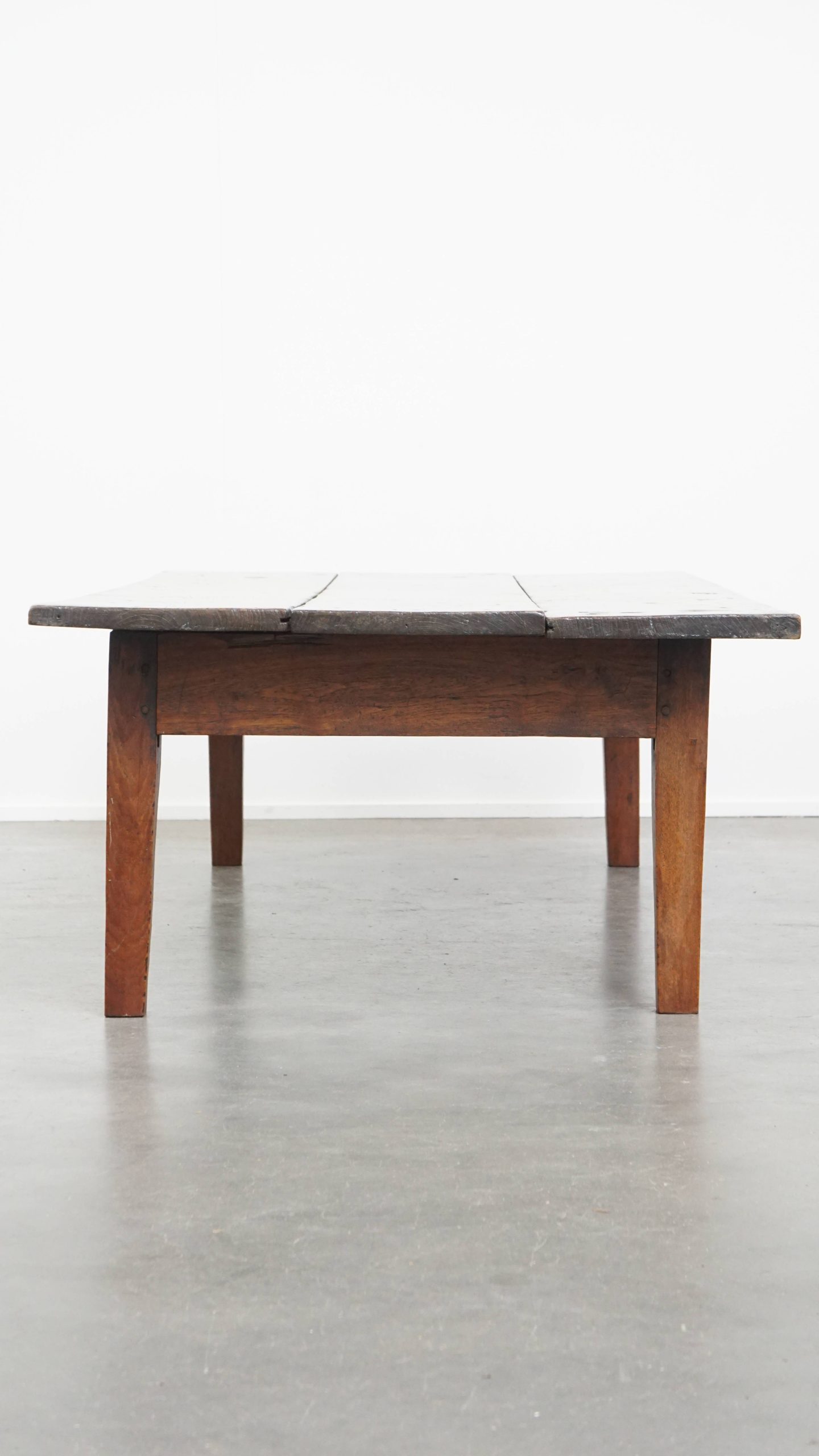 Grote maar elegante antieke salontafel van kastanjehout uit begin 19e eeuw met de mooiste kleuren - Afbeelding 4