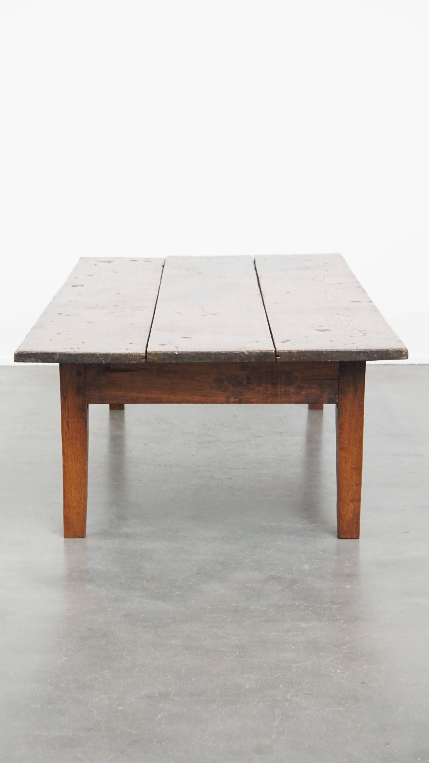 Grote maar elegante antieke salontafel van kastanjehout uit begin 19e eeuw met de mooiste kleuren - Afbeelding 6