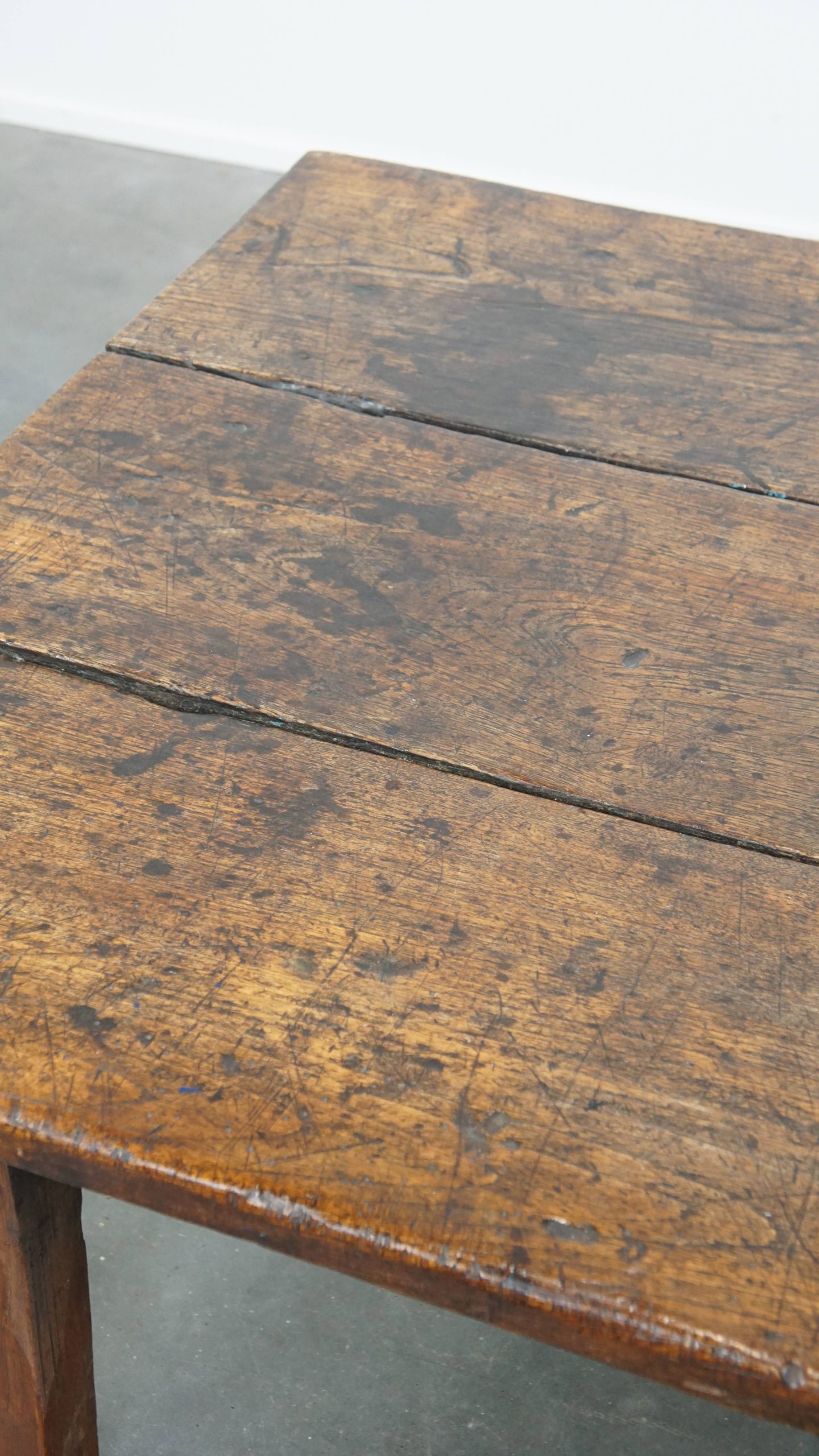 Grote maar elegante antieke salontafel van kastanjehout uit begin 19e eeuw met de mooiste kleuren - Afbeelding 8