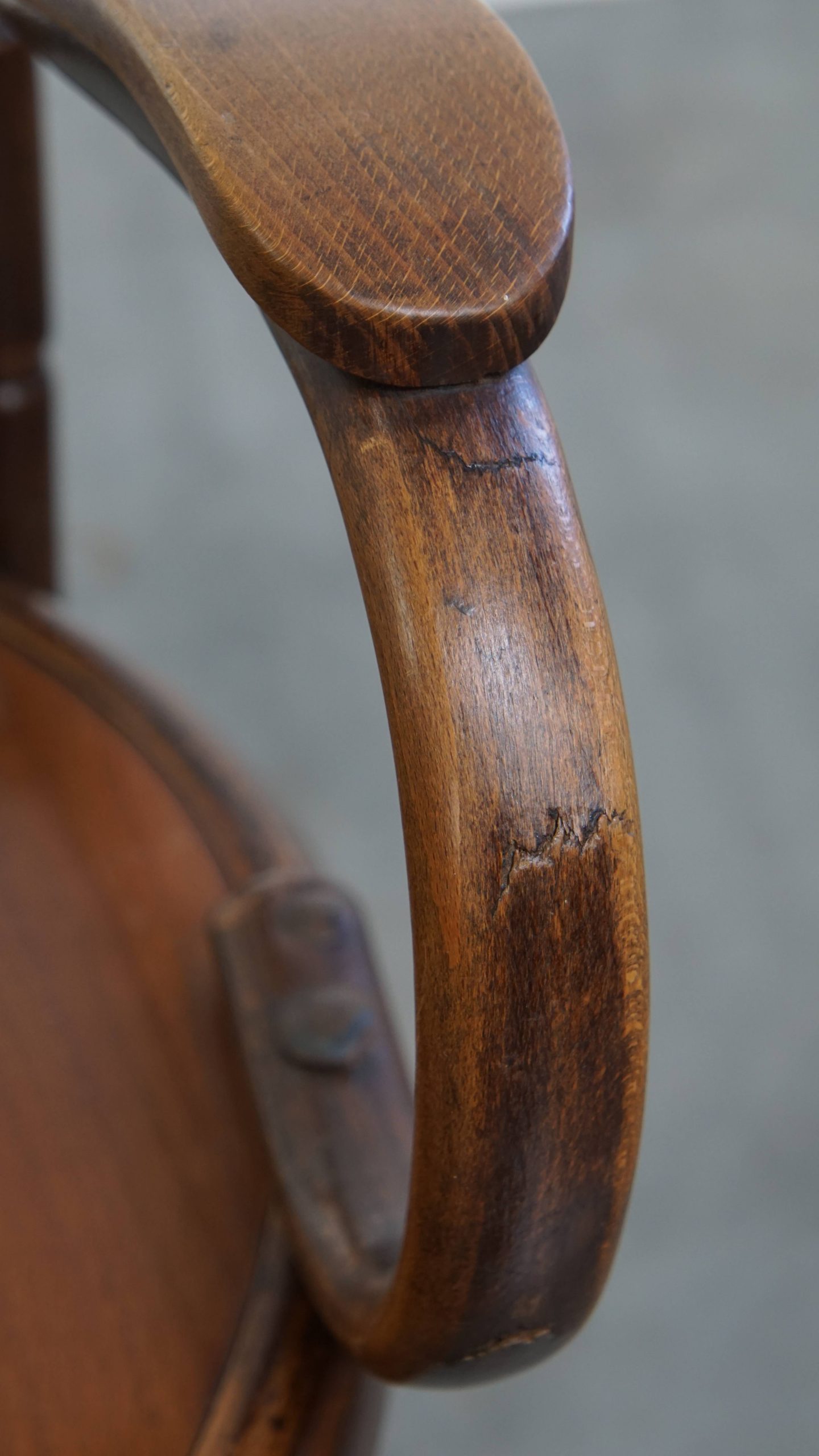 Prachtige antieke houten design stoel van Mundus voor Thonet met armleuningen met prachtig snijwerk - Afbeelding 11