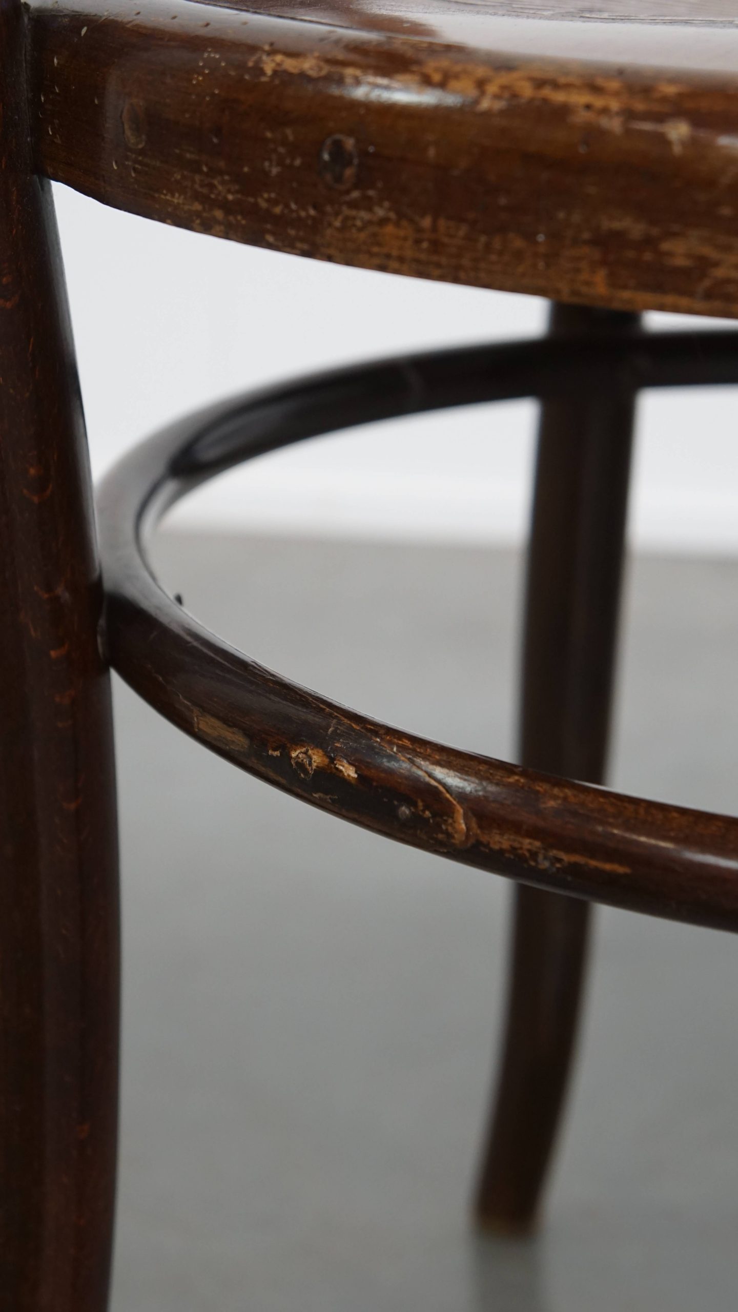 Prachtige antieke houten design stoel van Mundus voor Thonet met armleuningen met prachtig snijwerk - Afbeelding 17