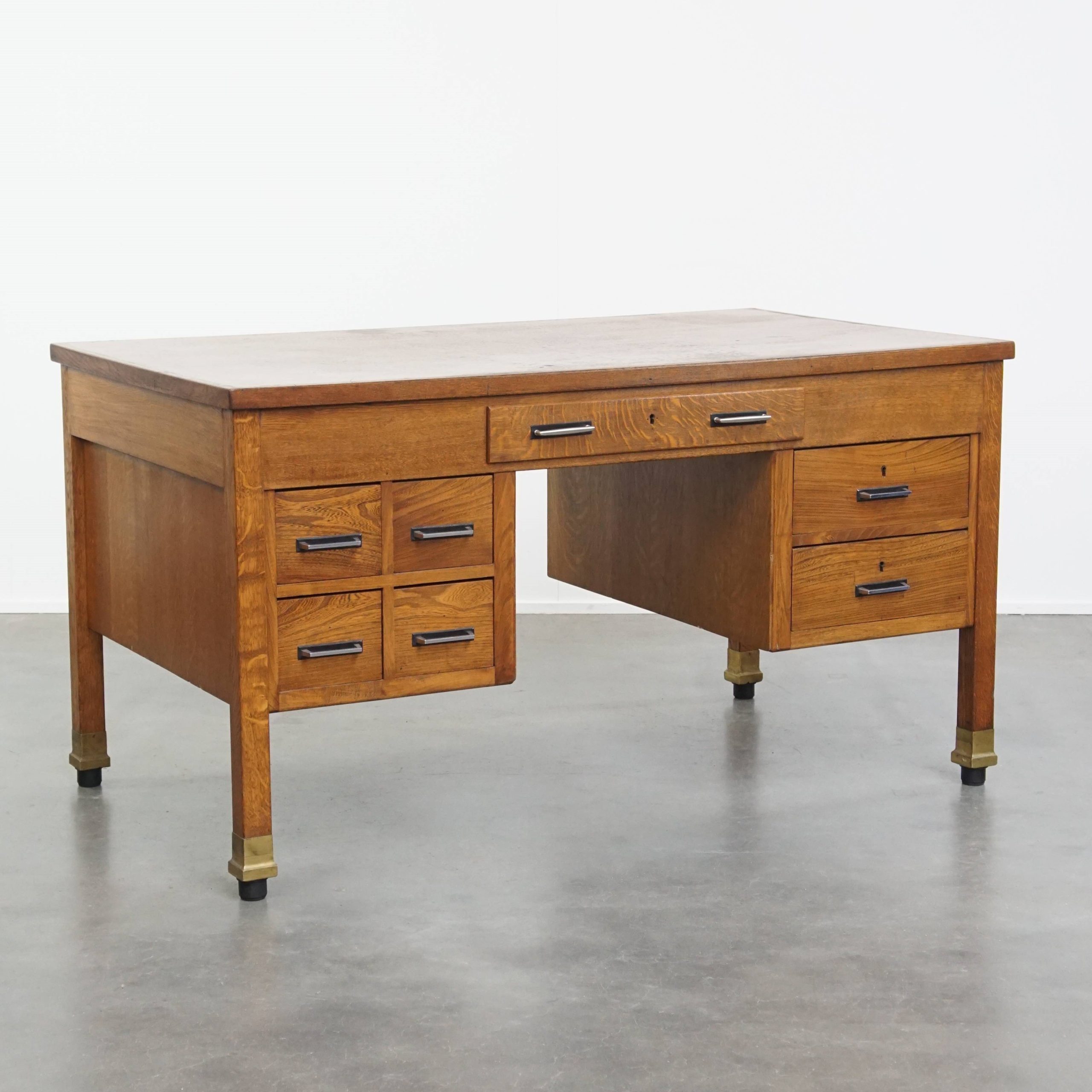 Uniek en antiek eikenhouten Art Deco bureau uit begin 20e eeuw in Amsterdamse school stijl