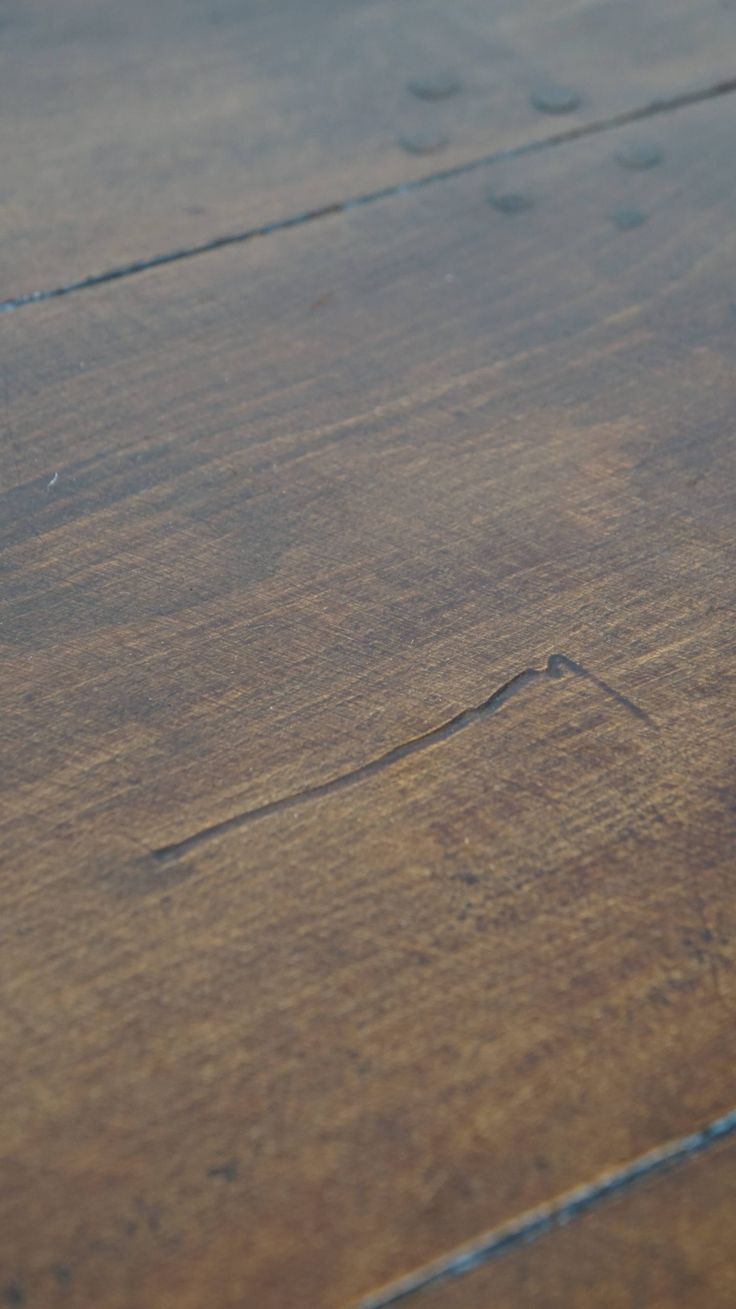 Prachtige en unieke antieke Franse salontafel van vruchtenbomenhout met 5 lades en een mooi patina - Afbeelding 14