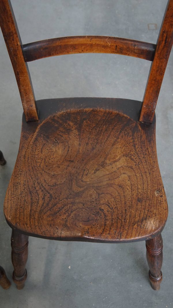 Tijdloze elegante set van 12 antieke Engelse Oxford eetkamer/ keuken stoelen met een warme kleurstelling - Afbeelding 7