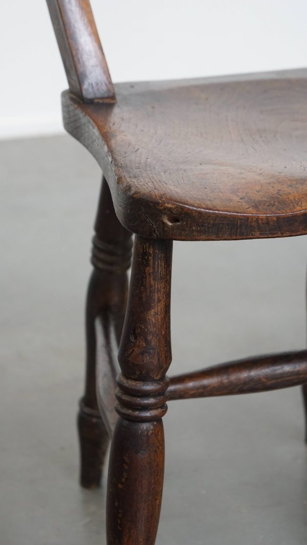 Tijdloze elegante set van 12 antieke Engelse Oxford eetkamer/ keuken stoelen met een warme kleurstelling - Afbeelding 13