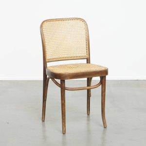 Tijdloos en charmant bistro stoeltje in de stijl van Thonet met uniek houten frame