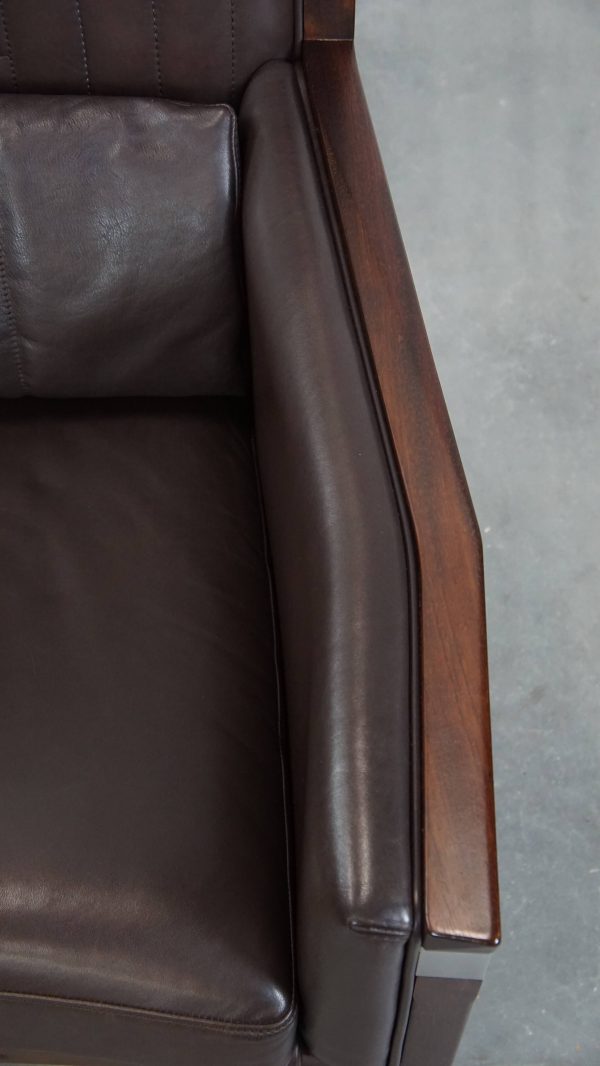 Luxe Art Deco Schuitema design fauteuil met donkerbruin leer uit de Decoforma serie met sierlijke stiksels - Afbeelding 8