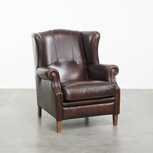 Luxe en comfortabele oorfauteuil in Engelse stijl gemaakt van rundleer