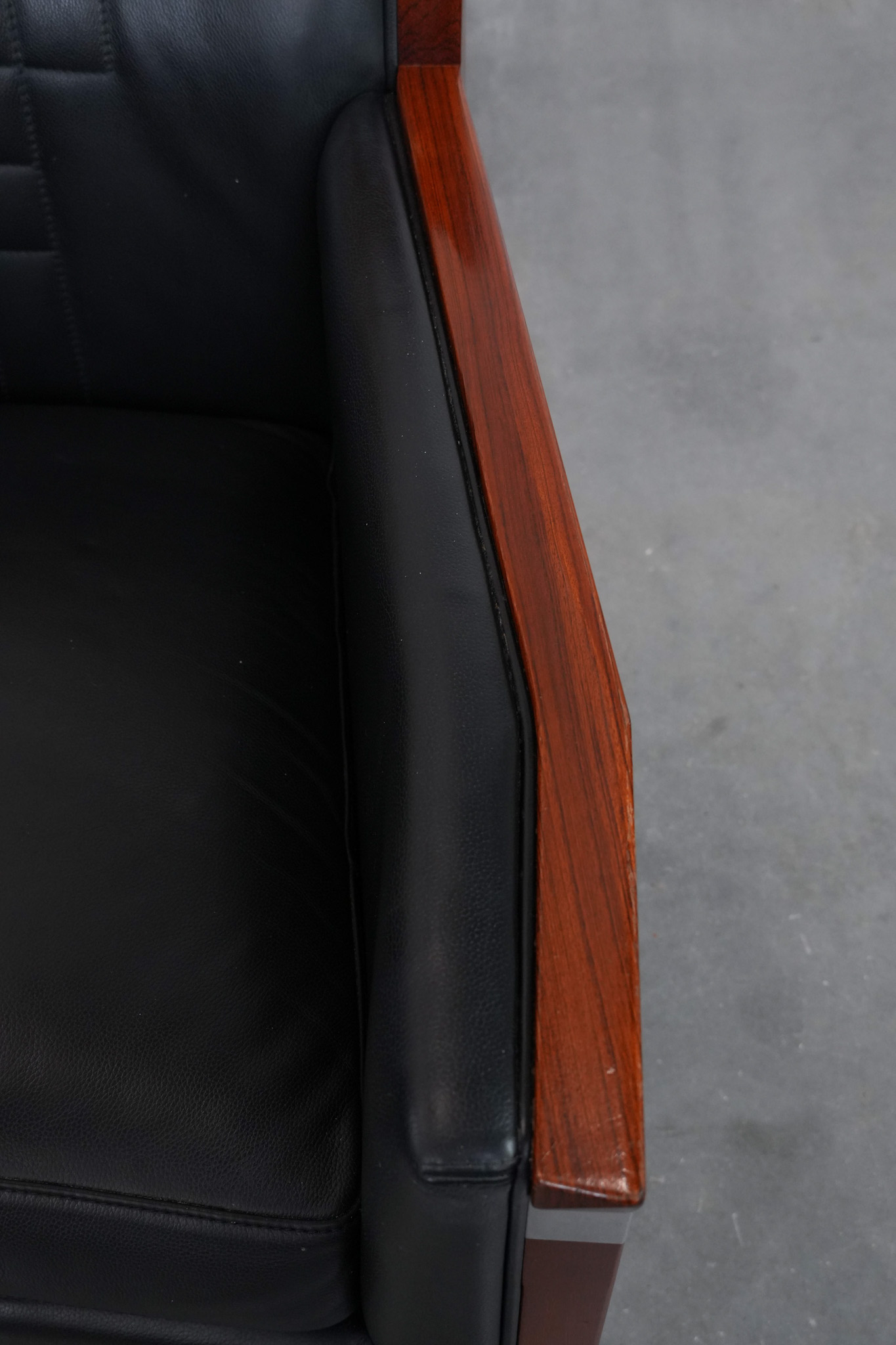 Prachtige Art Deco fauteuil van Schuitema uit de Decoforma serie met sierlijke stiksels - Afbeelding 8