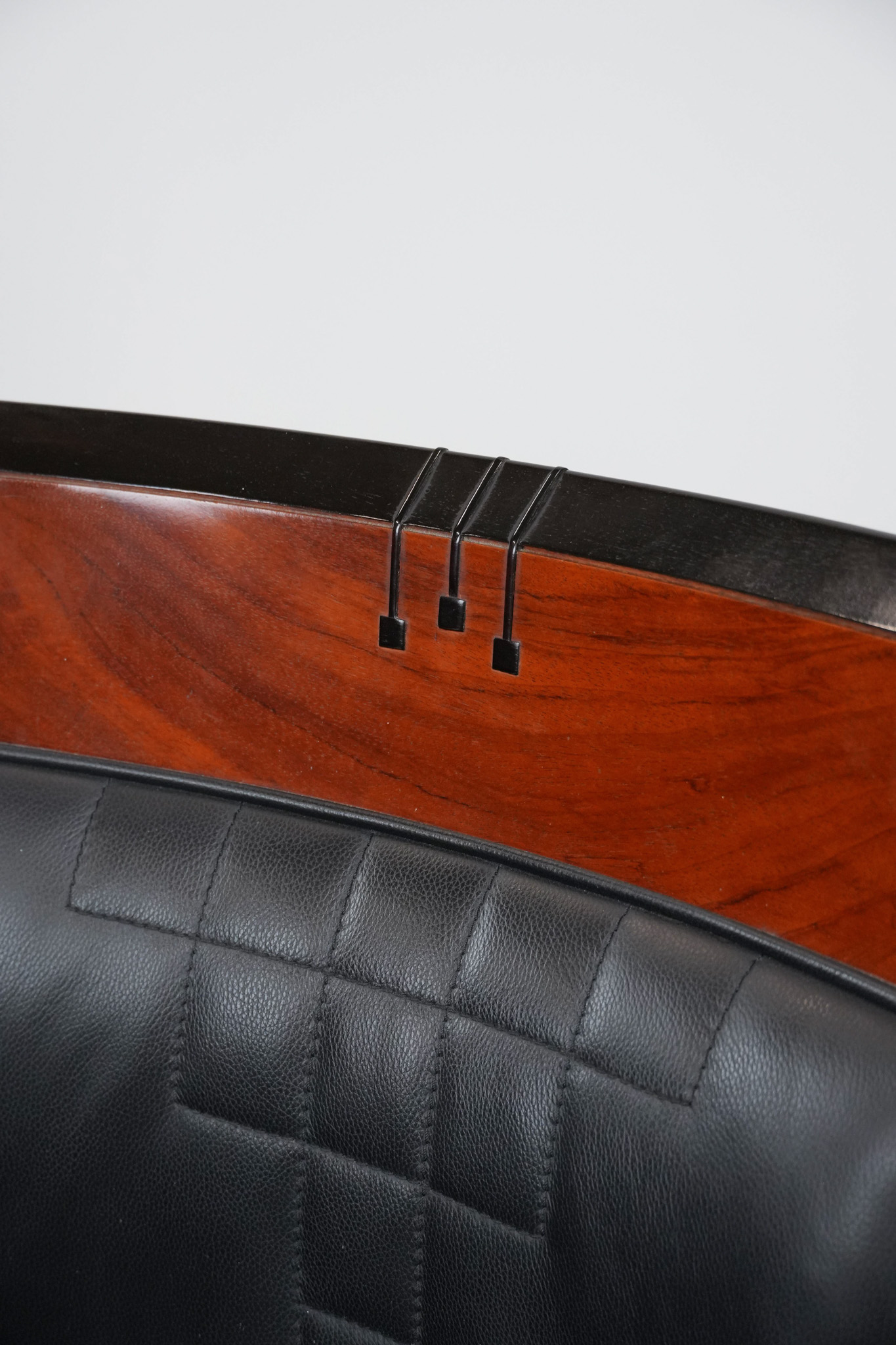 Prachtige Art Deco fauteuil van Schuitema uit de Decoforma serie met sierlijke stiksels - Afbeelding 10