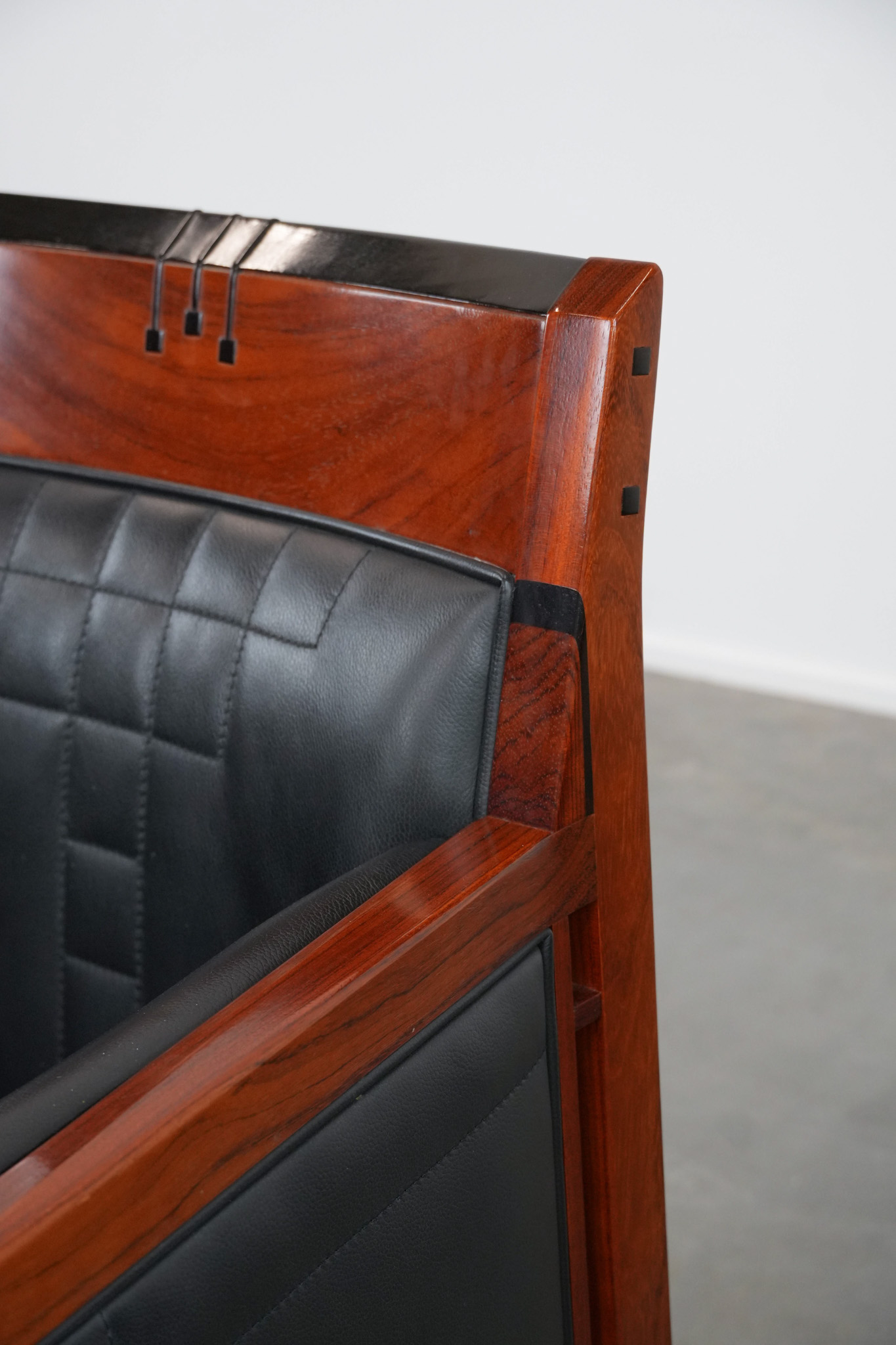 Prachtige Art Deco fauteuil van Schuitema uit de Decoforma serie met sierlijke stiksels - Afbeelding 11