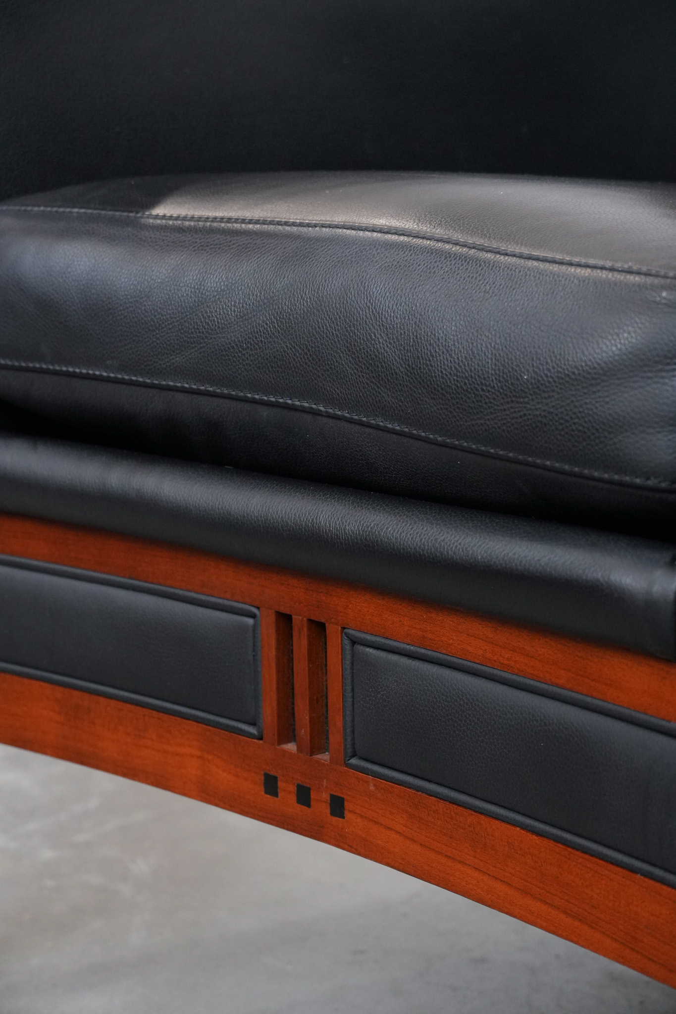 Prachtige Art Deco fauteuil van Schuitema uit de Decoforma serie met sierlijke stiksels - Afbeelding 13