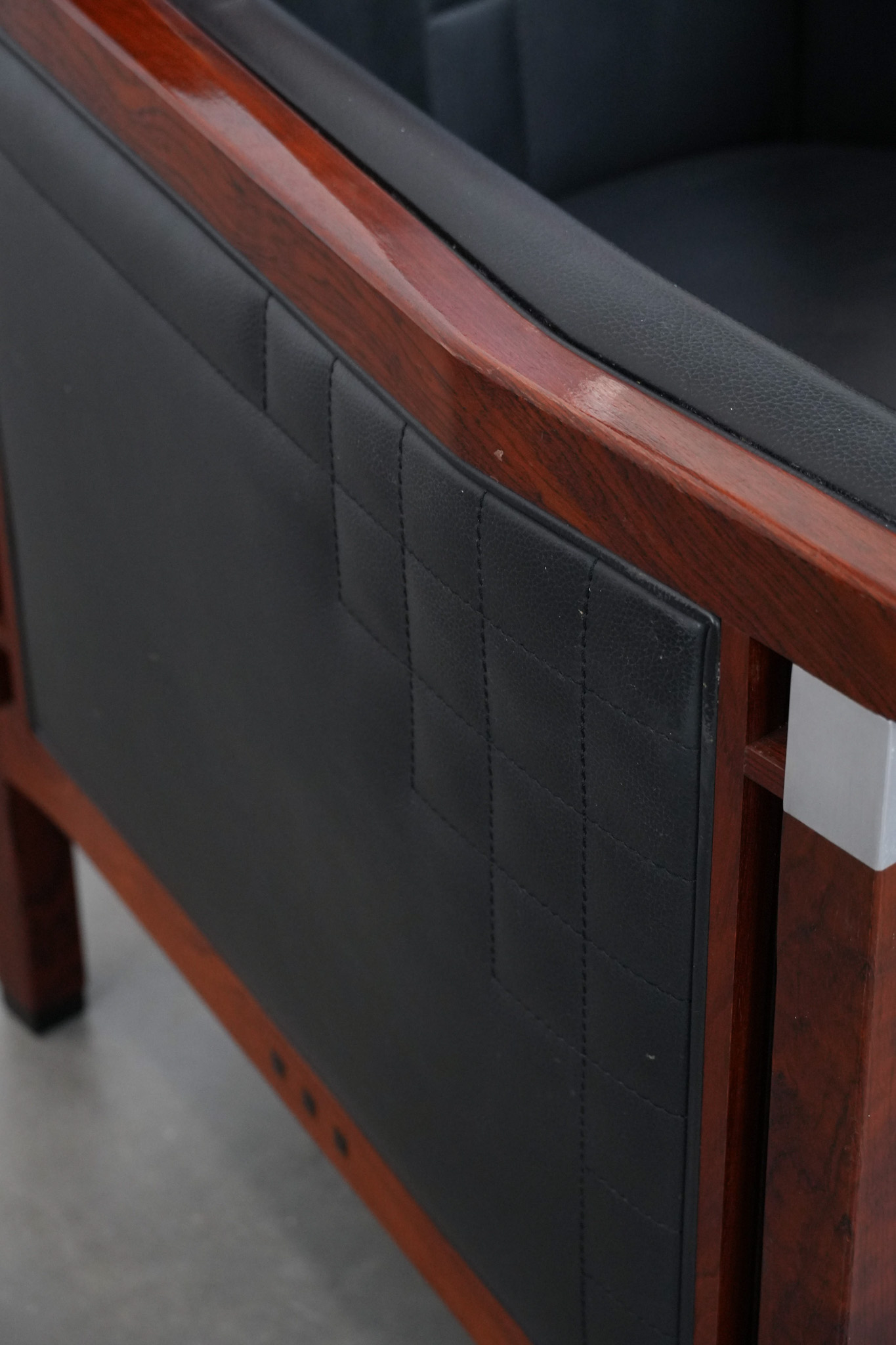 Prachtige Art Deco fauteuil van Schuitema uit de Decoforma serie met sierlijke stiksels - Afbeelding 15