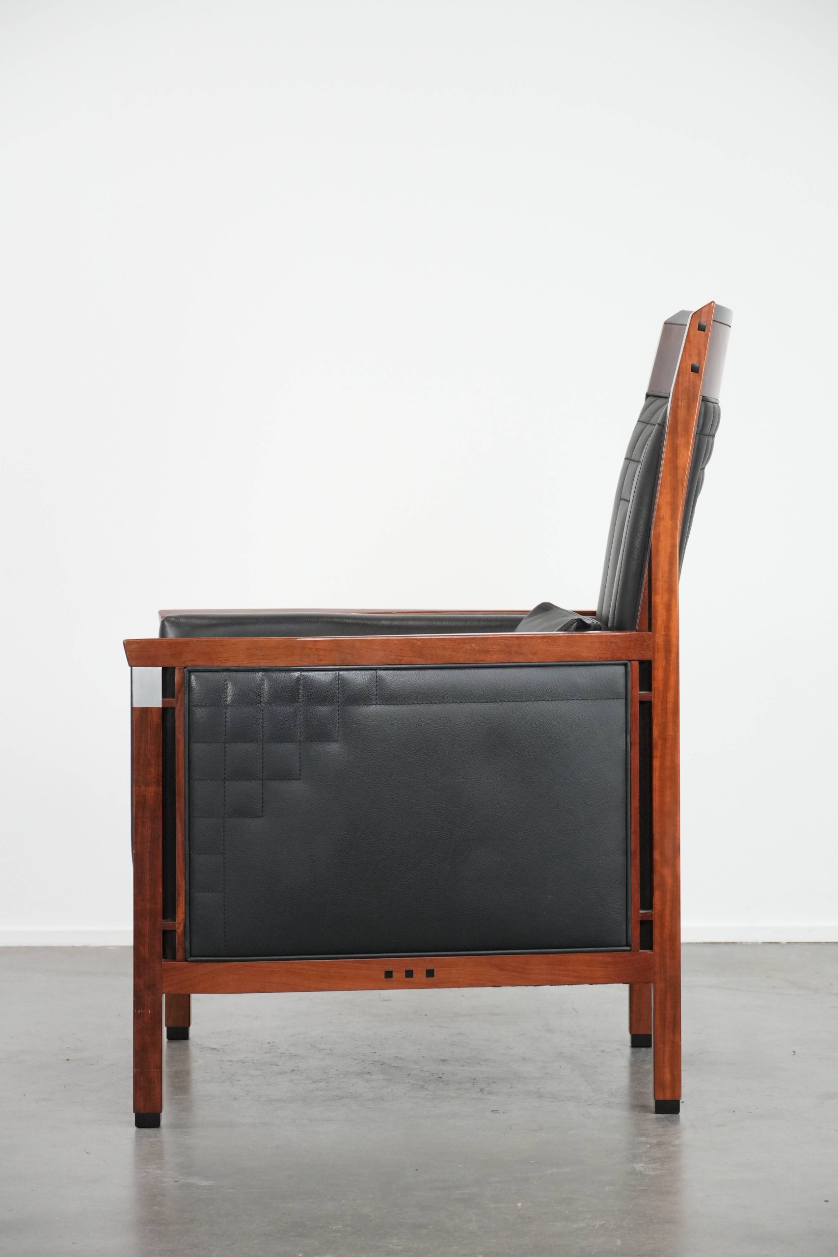 Luxe Schuitema Art Deco design fauteuil met zwart leer uit de Decoforma serie met sierlijke stiksels - Afbeelding 5