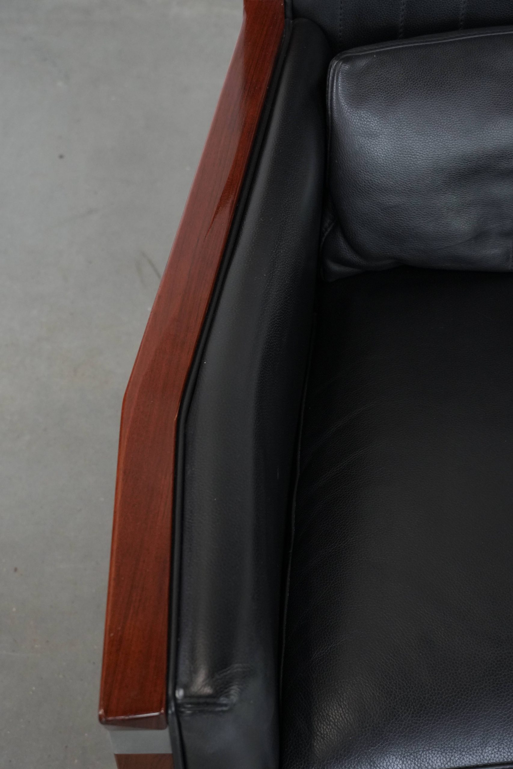 Luxe Schuitema Art Deco design fauteuil met zwart leer uit de Decoforma serie met sierlijke stiksels - Afbeelding 7