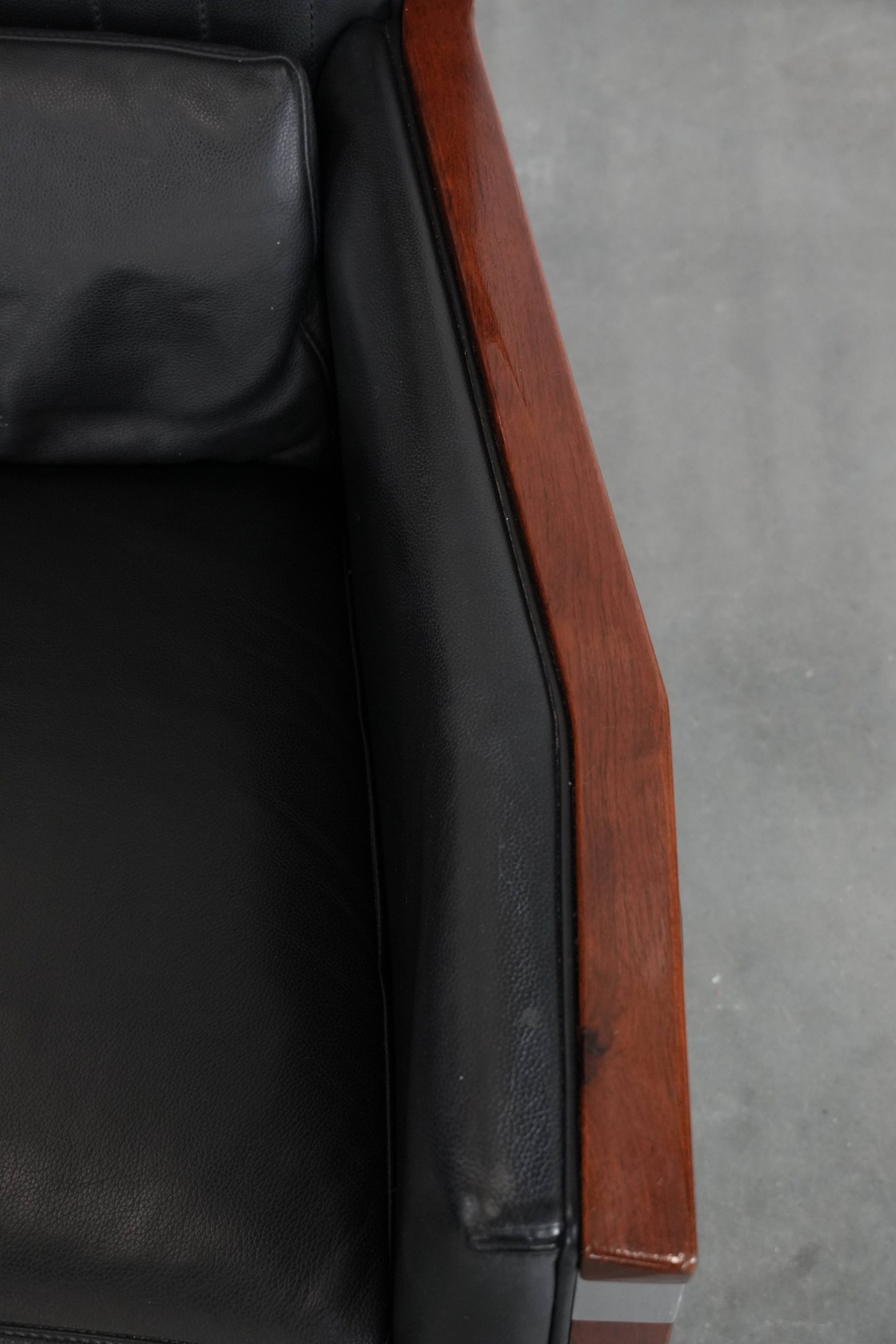 Luxe Schuitema Art Deco design fauteuil met zwart leer uit de Decoforma serie met sierlijke stiksels - Afbeelding 8