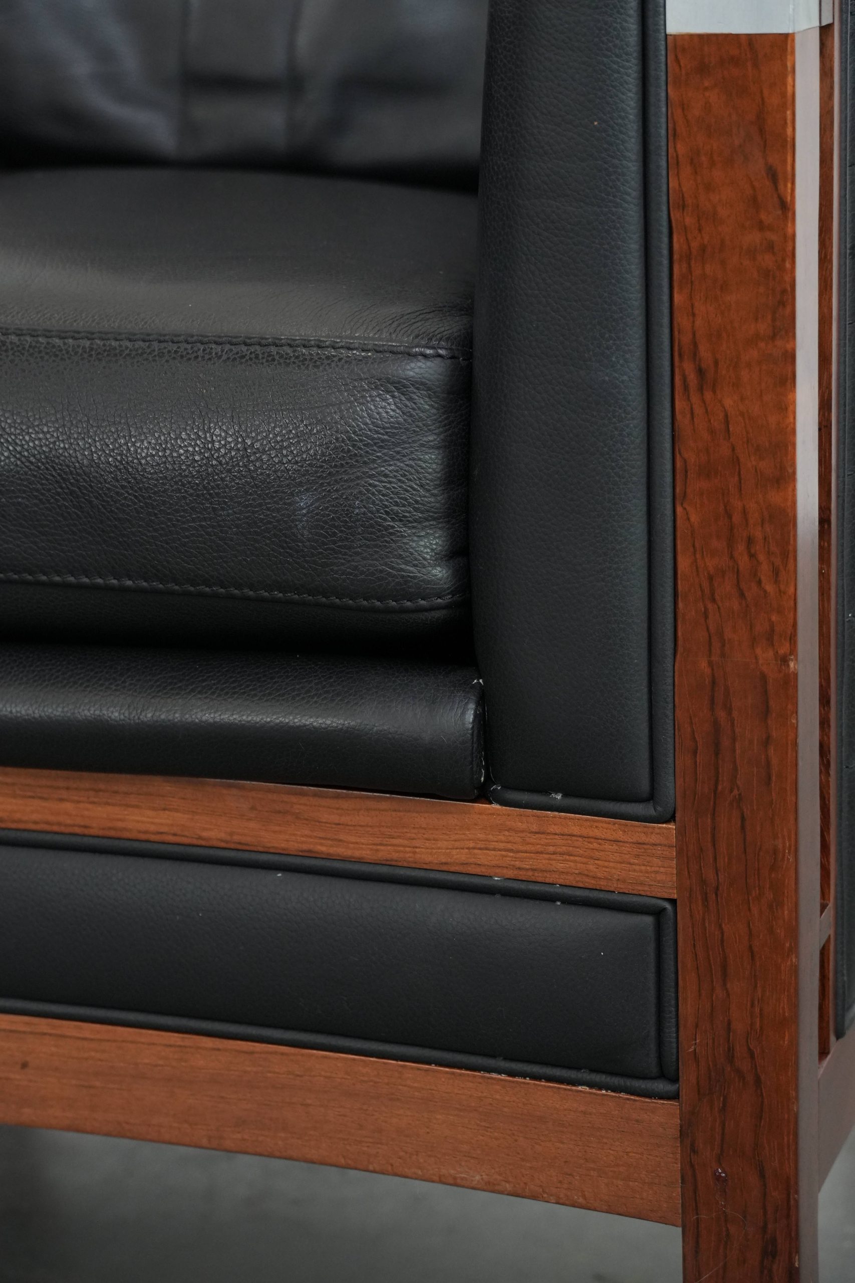 Luxe Schuitema Art Deco design fauteuil met zwart leer uit de Decoforma serie met sierlijke stiksels - Afbeelding 11