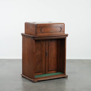 Prachtig en antiek sta bureau/ balie/ Engelse schrijftafel uit de 19 eeuw met een authentieke uitstraling