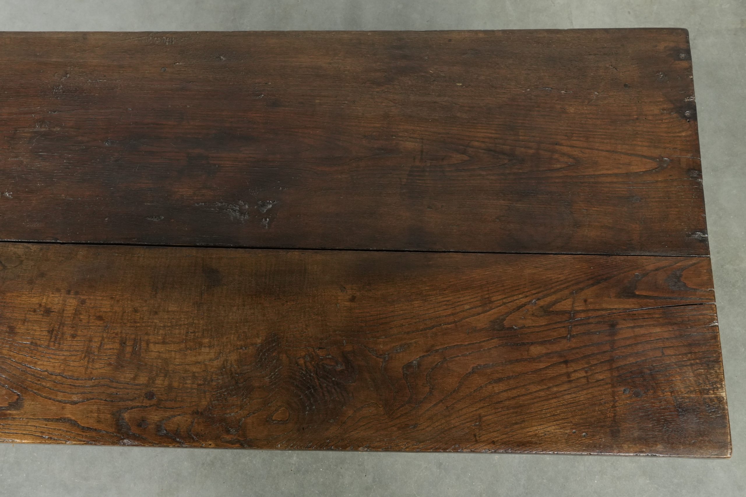 Prachtige antieke 18e eeuwse Zuid Europese salontafel van kastanjehout met twee lades en een mooi patina - Afbeelding 8
