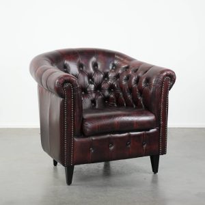 Rundleren Chesterfield clubfauteuil in klassieke Engelse stijl, afgewerkt met siernagels