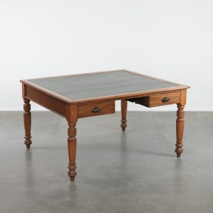 Antieke schrijftafel/ partner desk met 4 lades en een groen lederen blad met een prachtige uitstraling