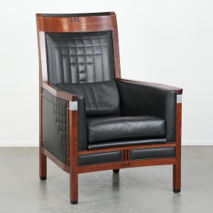 Luxe Schuitema Art Deco design fauteuil met zwart leer uit de Decoforma serie met sierlijke stiksels