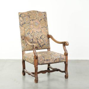 Sierlijke antieke eikenhouten fauteuil/ bijzet/ bureaustoel met een luxe dikke stof met bloemen motieven