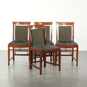 Set van 4 prachtige Art Deco design Schuitema eetkamerstoelen met houten frame en luxe stoffen bekleding uit de Decoforma serie