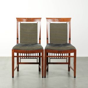 Set van 2 prachtige Art Deco design Schuitema eetkamerstoelen met houten frame en luxe stoffen bekleding uit de Decoforma serie