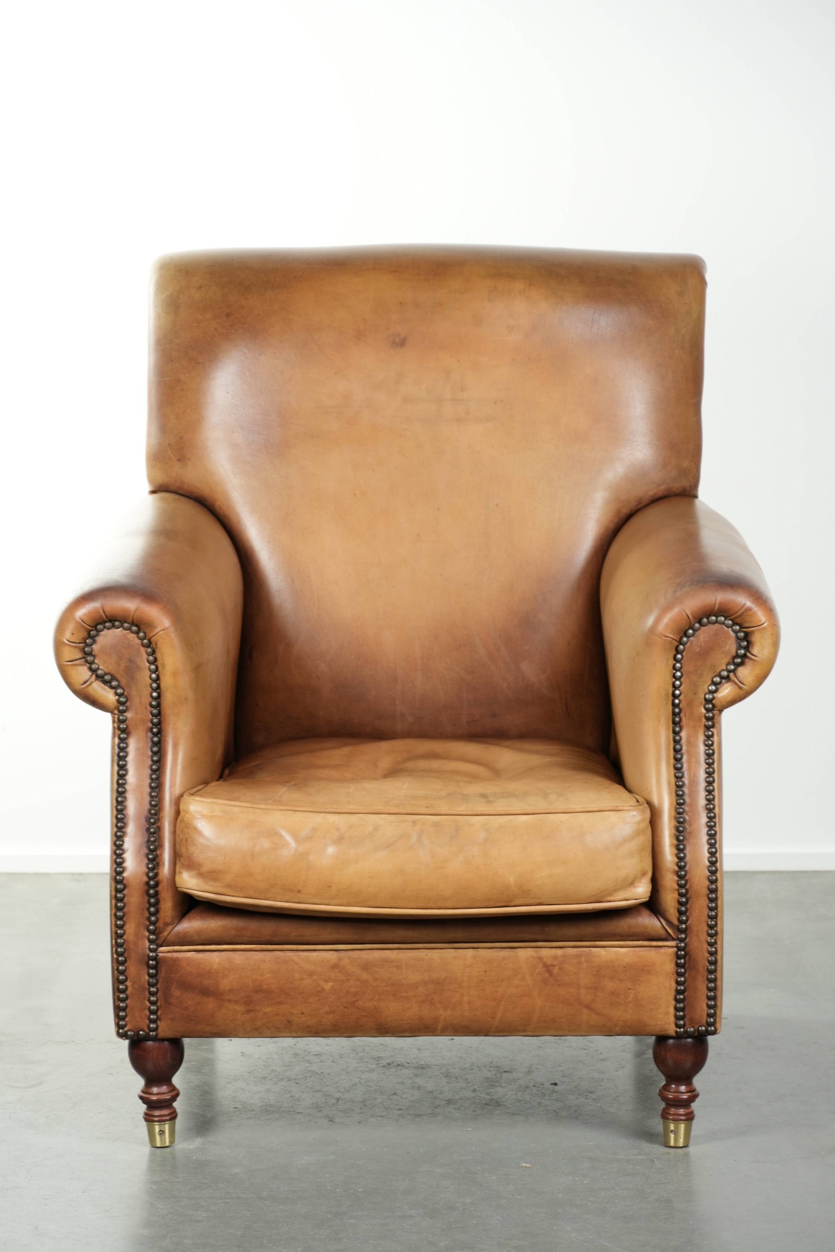 Prachtige en comfortabele fauteuil gemaakt van rundleer met een karaktervolle en charmante Engelse uitstraling - Afbeelding 2