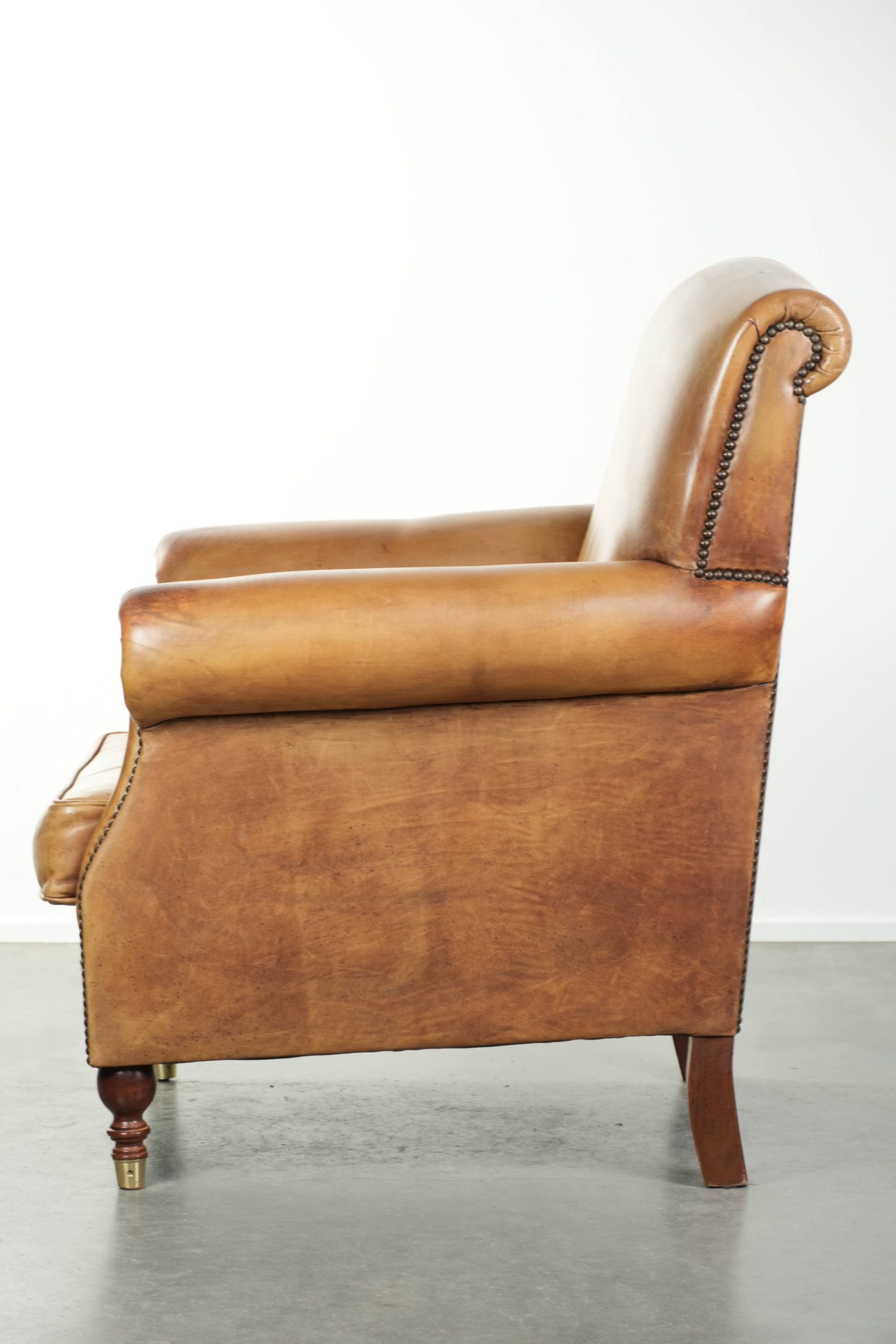 Prachtige en comfortabele fauteuil gemaakt van rundleer met een karaktervolle en charmante Engelse uitstraling - Afbeelding 5