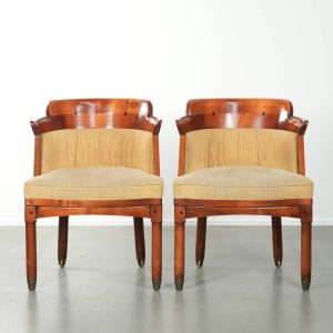 Set van twee prachtige Schuitema design bijzet/ bureau/ eetkamerstoelen uit de shaker serie met een houten frame, luxe gele stoffen bekleding