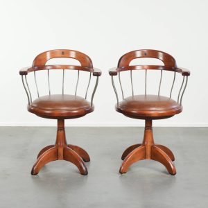 Set van 2 draaibare Schuitema stoelen/ bijzetstoelen/ bureaustoelen uit de Shaker serie met een cognac kleurige rundleren zitting