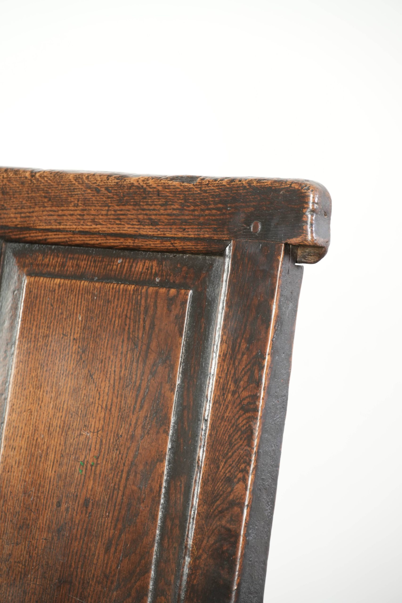 Prachtige antieke Engelse houten bank/ halbank uit begin 18e eeuw met prachtige warme kleuren en mooie details - Afbeelding 12