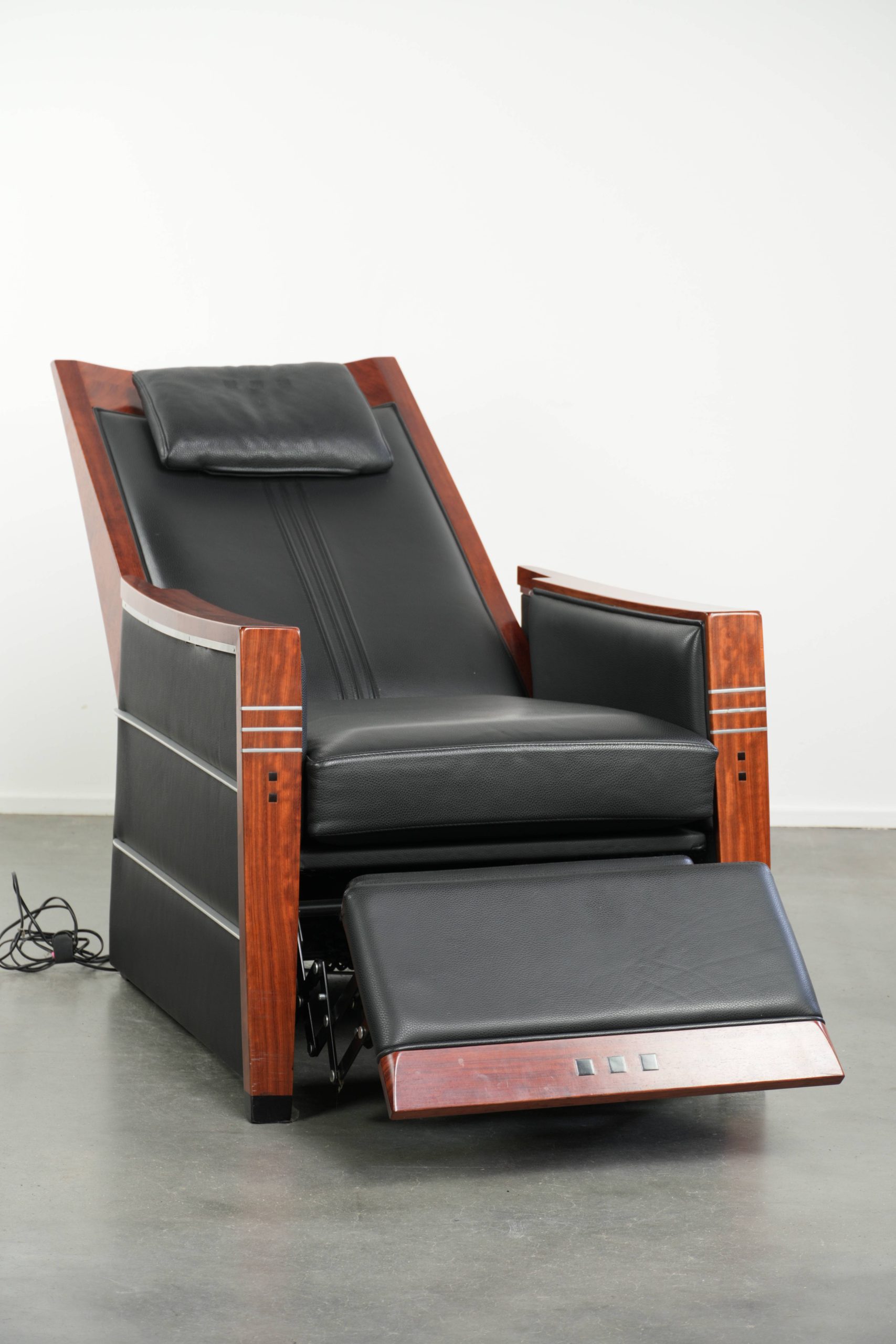 Luxe elektrisch verstelbare Schuitema Art Deco design relaxfauteuil uit de Decoforma serie met zwart rundleer - Afbeelding 2