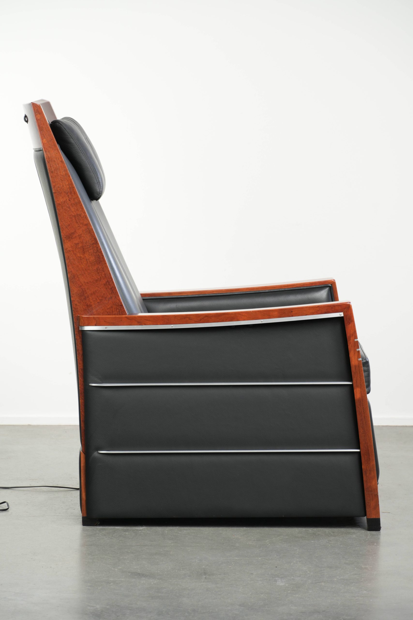 Luxe elektrisch verstelbare Schuitema Art Deco design relaxfauteuil uit de Decoforma serie met zwart rundleer - Afbeelding 3