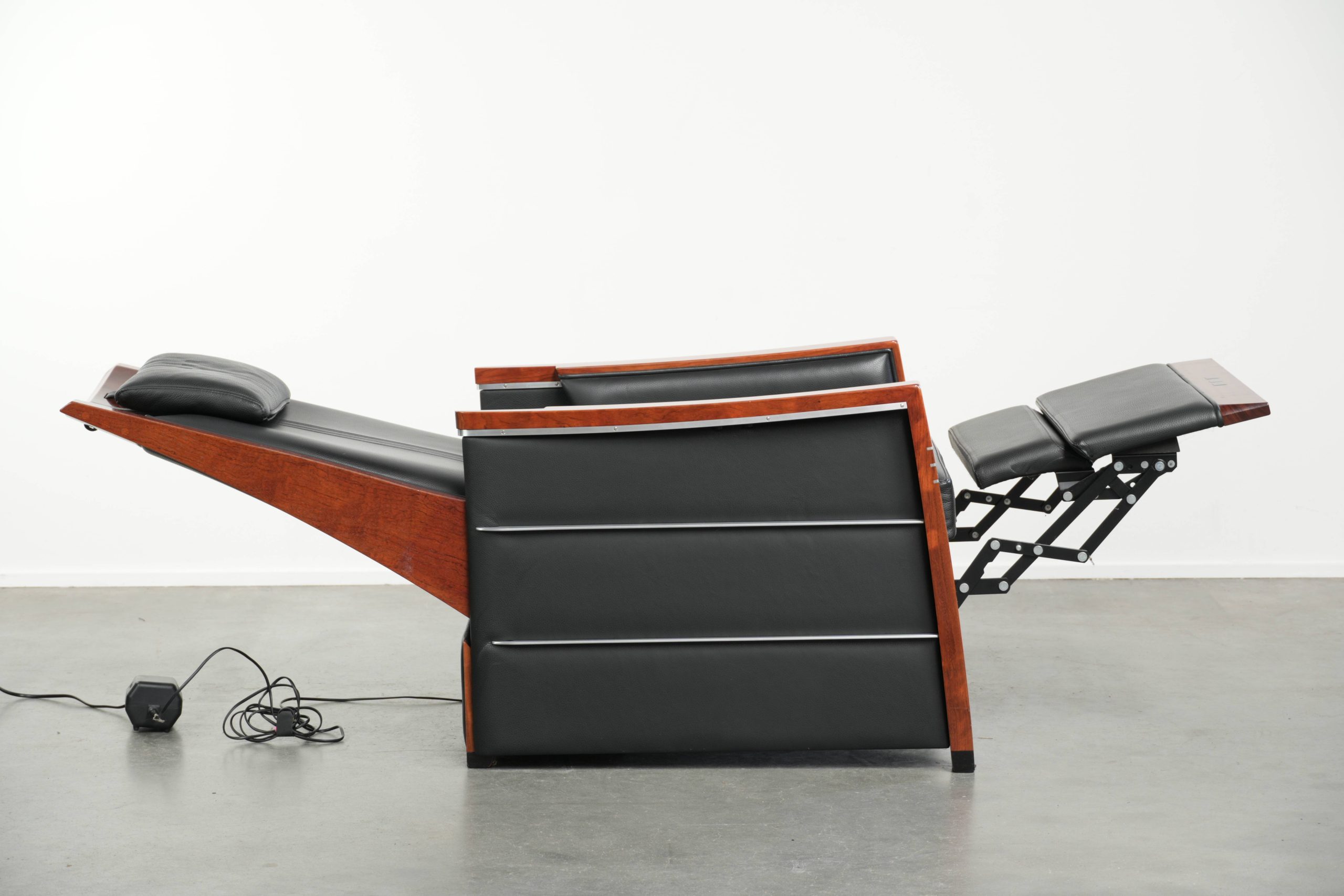 Luxe elektrisch verstelbare Schuitema Art Deco design relaxfauteuil uit de Decoforma serie met zwart rundleer - Afbeelding 4