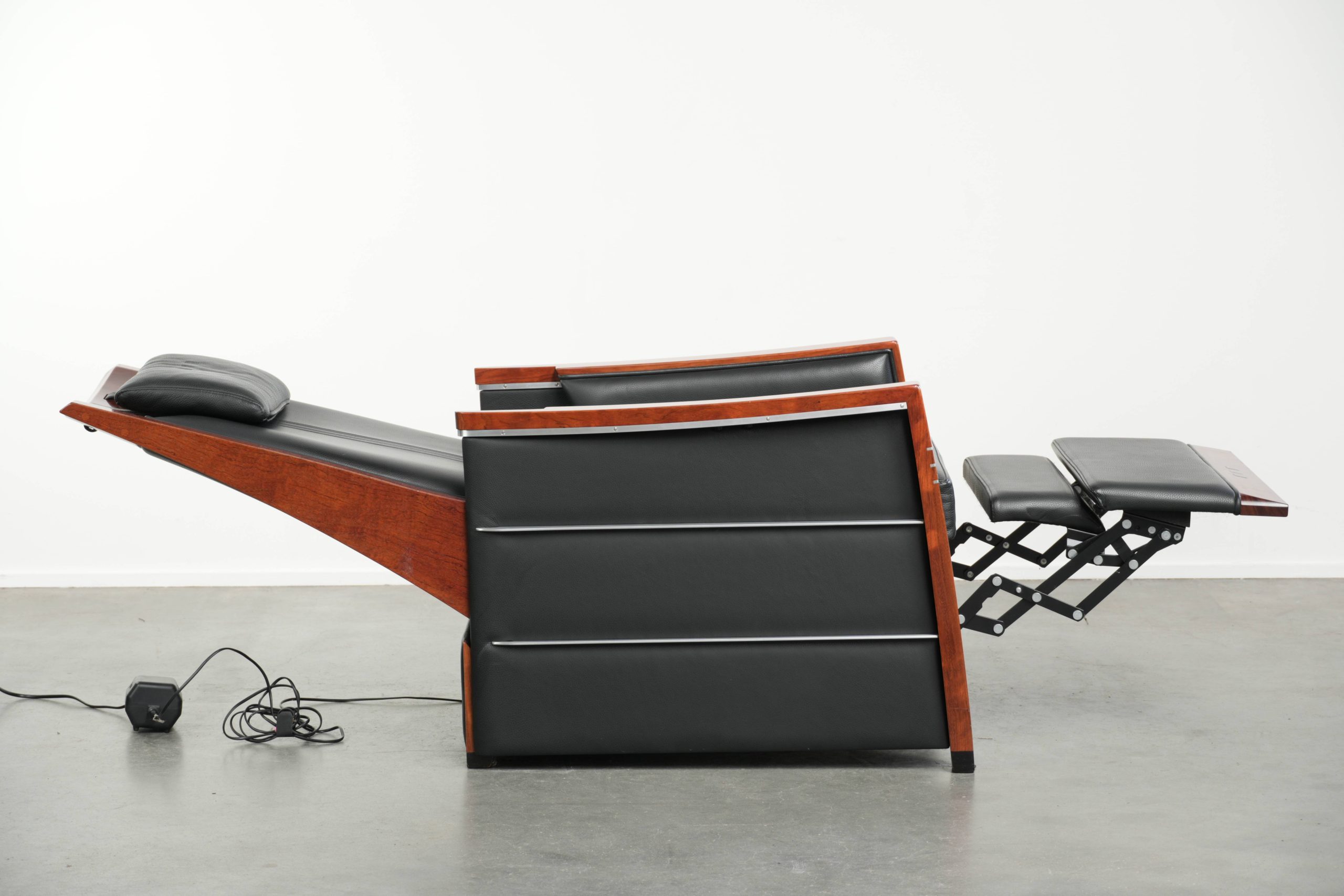 Luxe elektrisch verstelbare Schuitema Art Deco design relaxfauteuil uit de Decoforma serie met zwart rundleer - Afbeelding 5