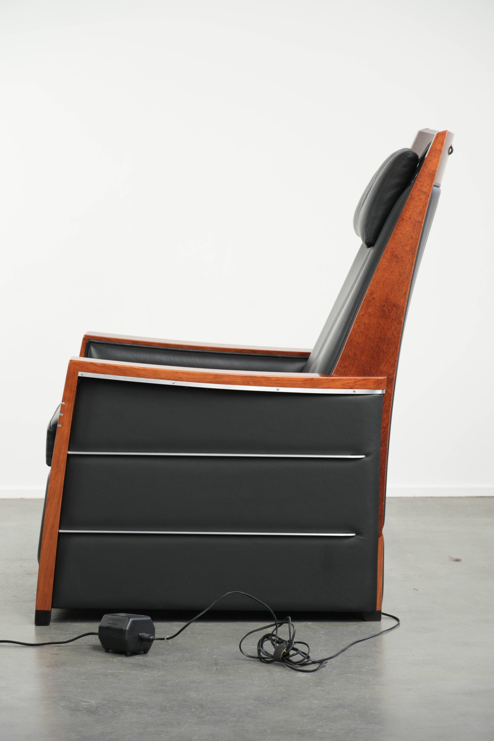 Luxe elektrisch verstelbare Schuitema Art Deco design relaxfauteuil uit de Decoforma serie met zwart rundleer - Afbeelding 8