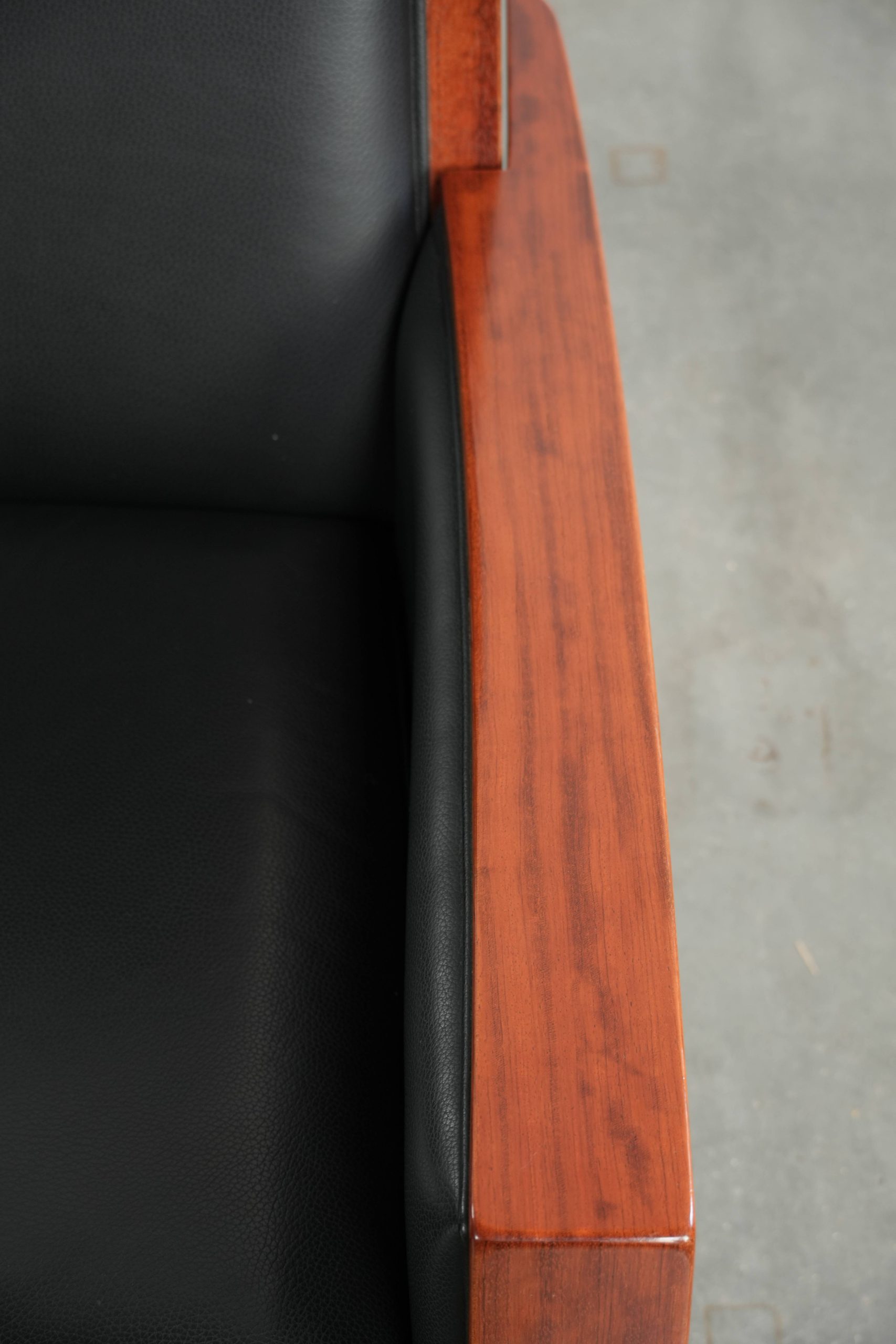 Luxe elektrisch verstelbare Schuitema Art Deco design relaxfauteuil uit de Decoforma serie met zwart rundleer - Afbeelding 11