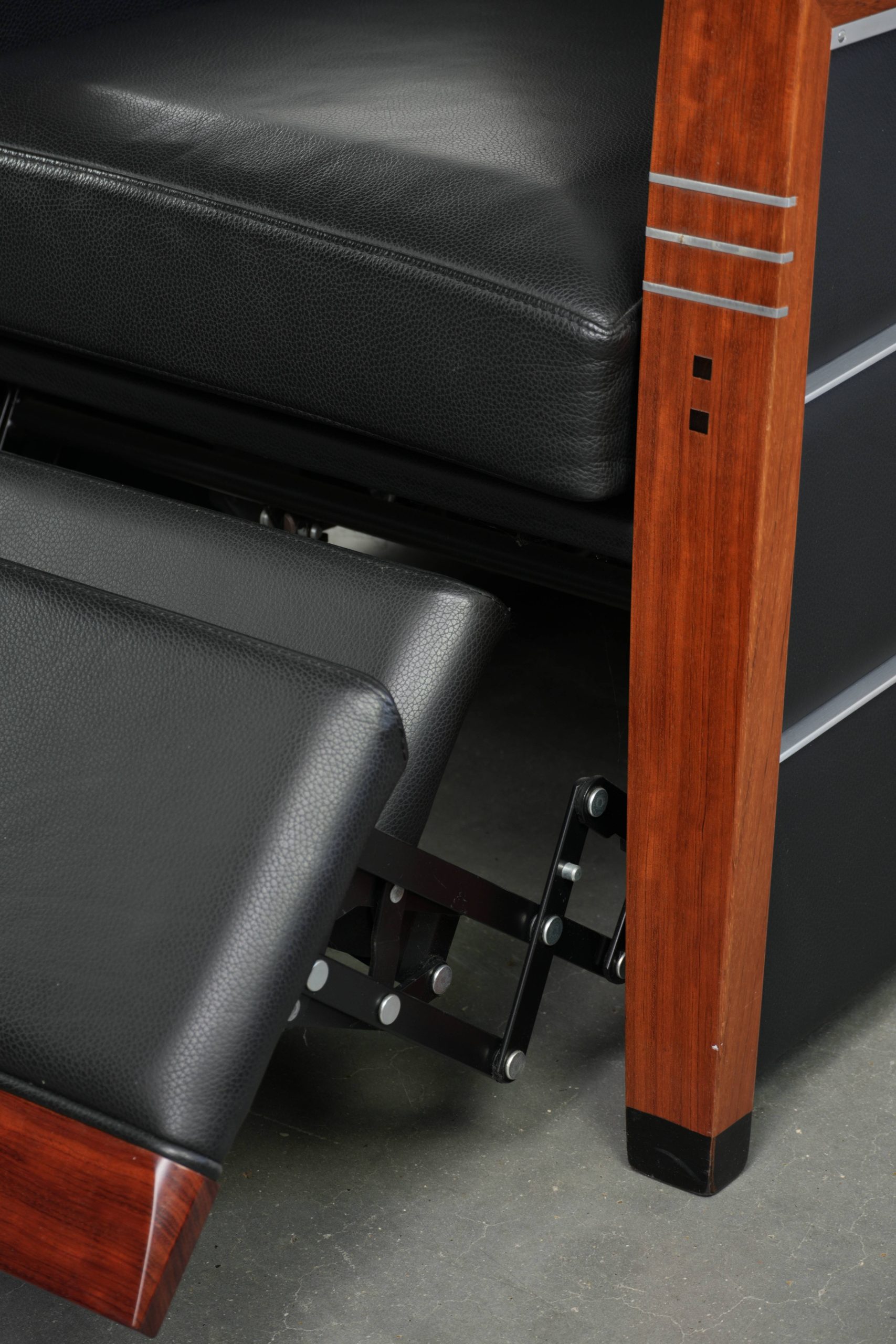 Luxe elektrisch verstelbare Schuitema Art Deco design relaxfauteuil uit de Decoforma serie met zwart rundleer - Afbeelding 15