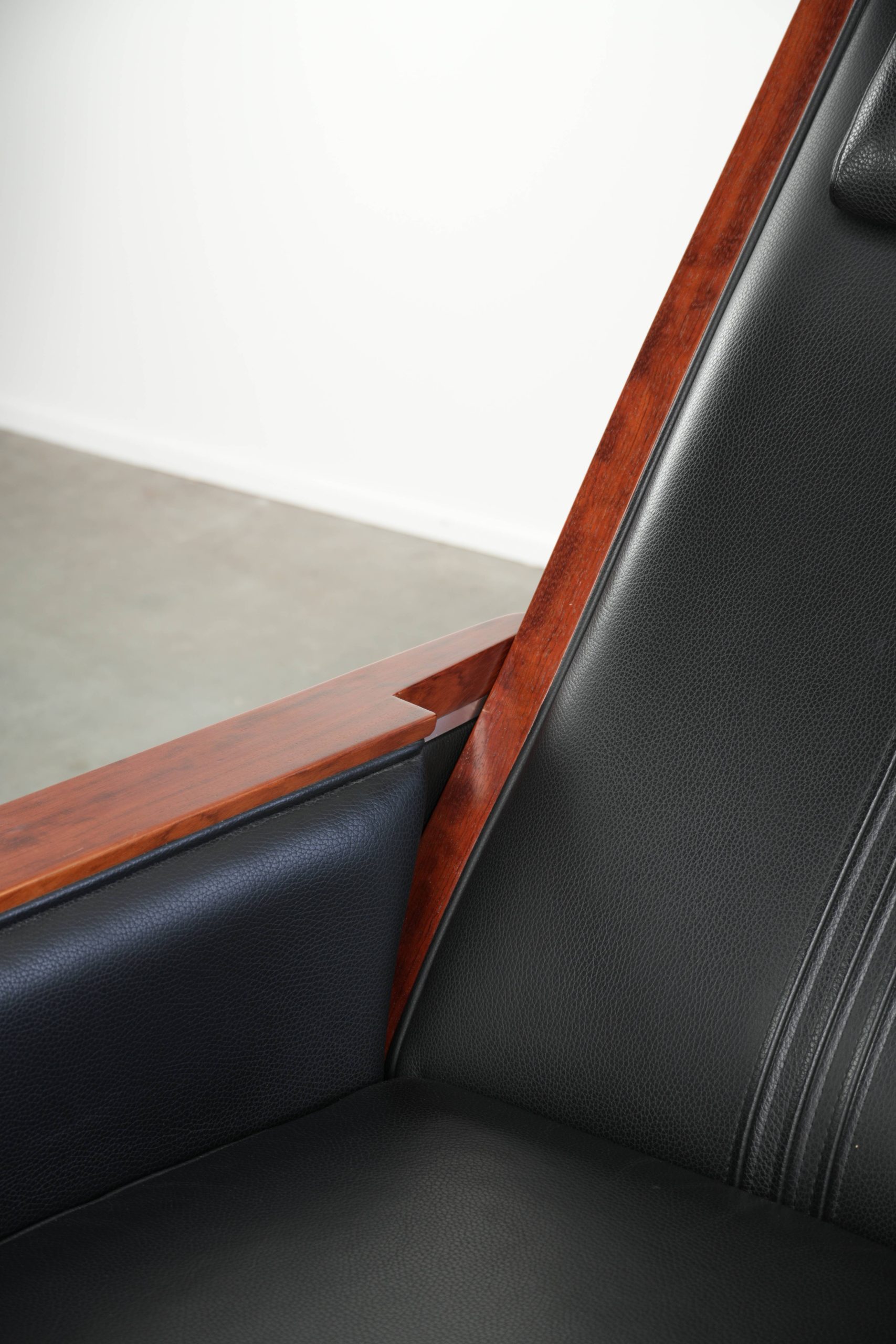 Luxe elektrisch verstelbare Schuitema Art Deco design relaxfauteuil uit de Decoforma serie met zwart rundleer - Afbeelding 16