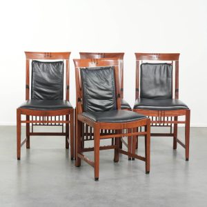 Elegante set van vier zwart rundleren en houten Art Deco eetkamerstoelen van Schuitema uit de Decoforma serie
