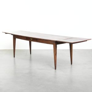 Unieke antieke vroeg 19e eeuwse Engelse eikenhouten 6 tot 8 persoons boeren eettafel met verlengstukken en een tijdloze uitstraling