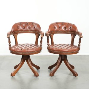 Set van 2 draaibare rundleren Engelse stijl chesterfield bureaustoelen in een mooie bruine kleur