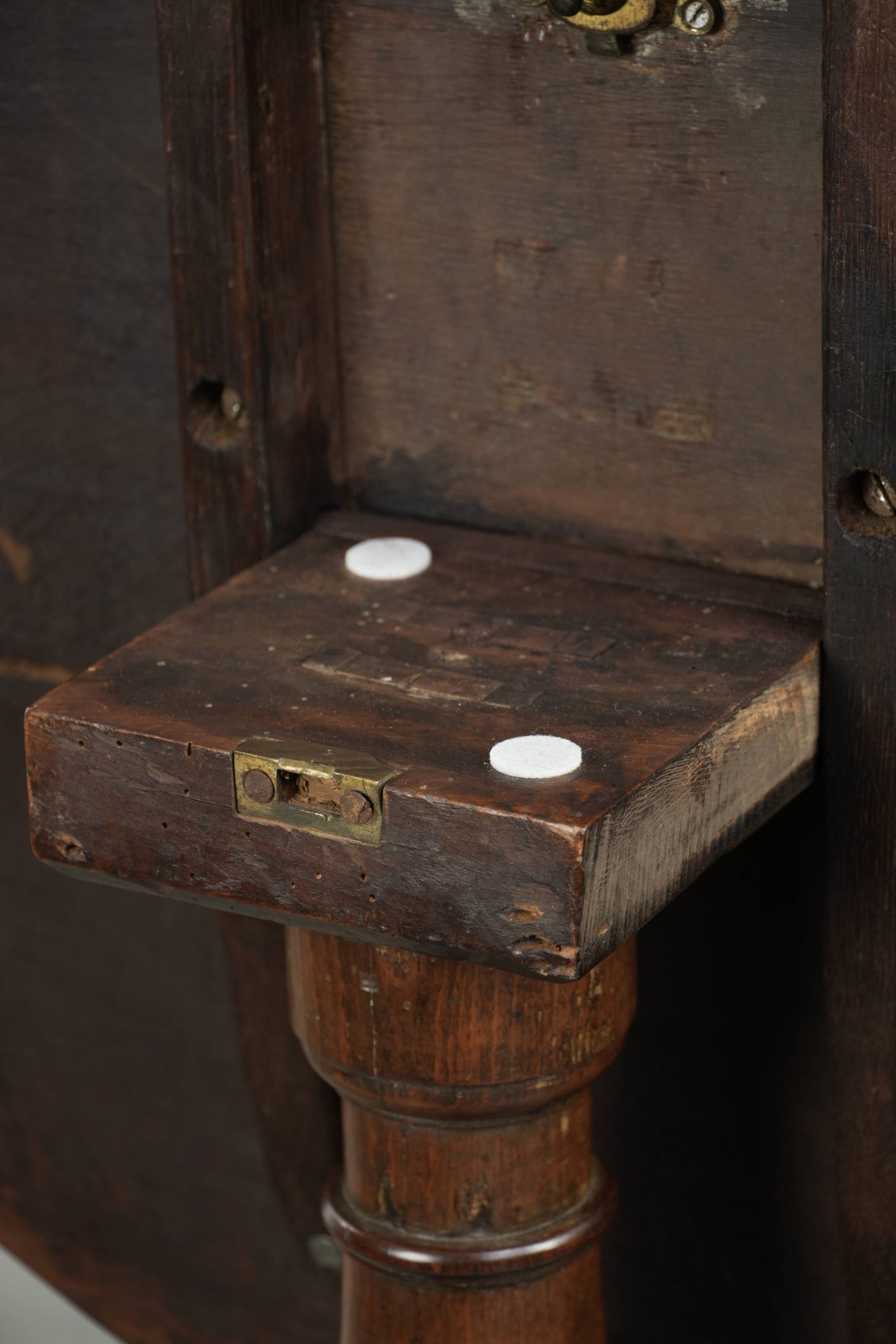 Prachtige antieke Engelse eikenhouten tilt top table/ bijzettafel uit eind 18e eeuw met mooie kleuren - Afbeelding 6
