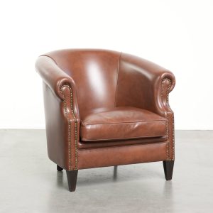 Comfortabele en mooie cognac kleurige rundleren clubfauteuil in Engelse stijl